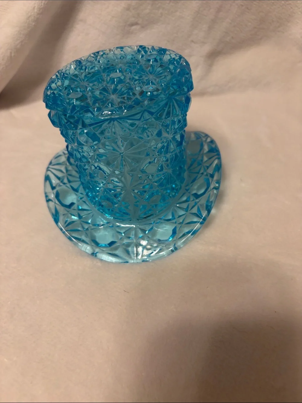 Fenton daisy and button top hat blue